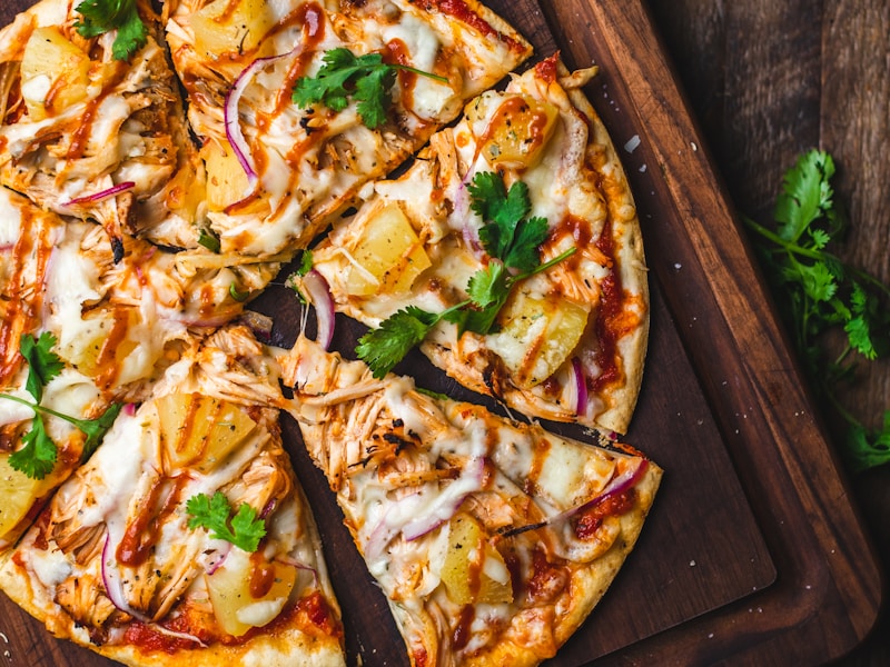 Keto pizza s květákovou krustou